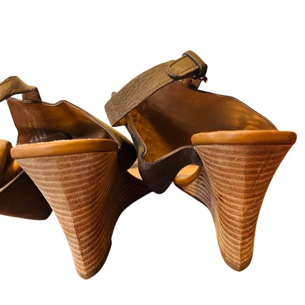 Halogen Clarette Taupe Brown Leather
Wedge Sandals size 7.5 - Picture 6 of 9